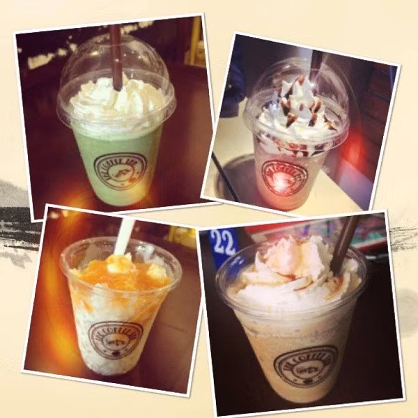 Thời điểm đó, The Coffee Inn là thương hiệu đi đầu trong dòng cafe kem Ý với đặc trưng là những ly nhựa đựng cafe đá xay với đầy ắp kem tươi, mùi vị đa dạng ở trên. Dù có giá thành không phải là rẻ so với mặt bằng chung nhưng với các yếu tố như ngon - hấp dẫn - đẹp mắt... những ly cafe này vẫn bán rất chạy và trở thành "công cụ sống ảo" của các bạn trẻ Hà thành suốt một thời.