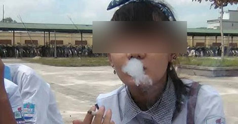 Từ những năm trước, nhiều hình ảnh phản cảm của cánh học sinh nhờ có mạng xã hội đã lan truyền đến rất nhiều người. Dù một số tấm ảnh đã cũ nhưng mỗi dịp ngày tựu trường, chúng đều được nhắc lại bởi ý thức, suy nghĩ, hành động của một bộ phận các bạn học sinh vẫn chưa hề thay đổi.