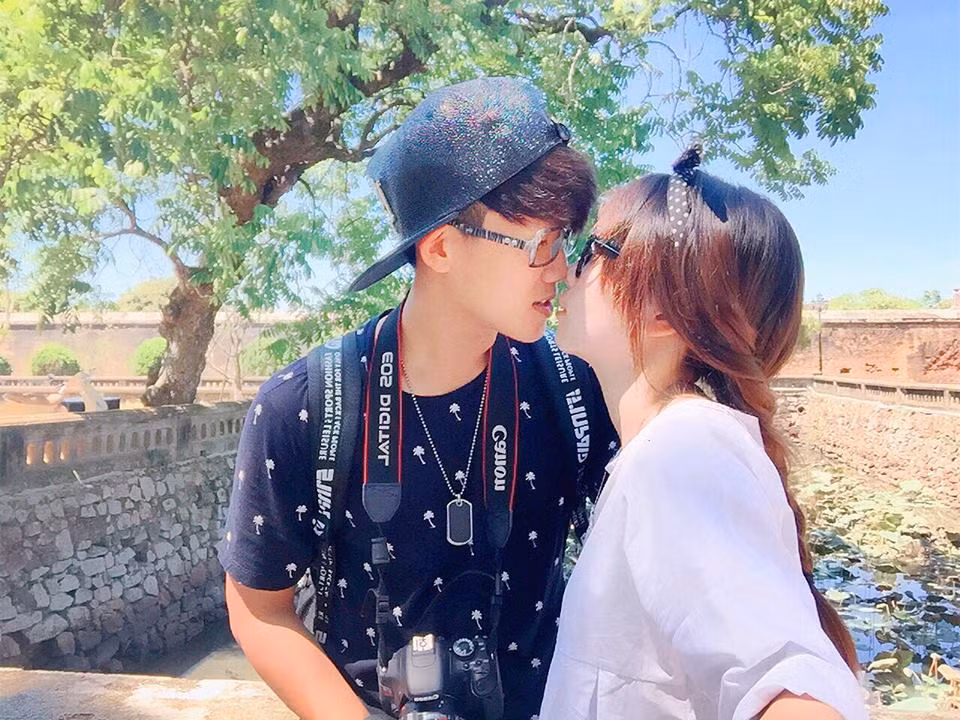 Khi gặp được trọng và chứng kiến sự chân thành của anh chàng này, Quỳnh Nhi đã cảm thấy vô cùng xúc động, quên đi lời đề nghị chia tay trước đó và hai người quyết định bất chấp mọi khoảng cách để "liều" yêu nhau cho đến hiện tại. Có tình cảm mãnh liệt nên cả Nhi và Trọng trong thời gian đầu đều gặp khá nhiều khó khăn trong việc thích nghi cảnh yêu xa. Nhưng sau đó, do luôn hiểu và tôn trọng hoàn cảnh của nhau nên hai người đã chọn được "cách yêu" hợp lý.