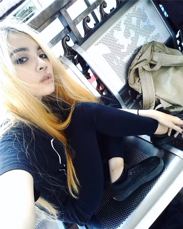 Với gương mặt xinh đẹp, cá tính và nổi loạn, Đoàn Trang đang được nhiều cánh mày râu mê mệt.