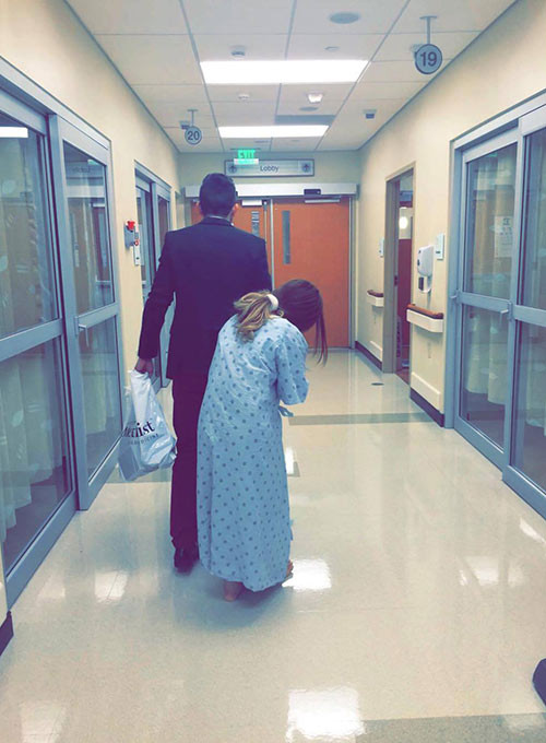 Mike luôn theo sát bên Sam trong mọi việc để giúp đỡ cô, những lần hẹn đi khám với bác sĩ sản khoa Mike đều tận tình đưa vợ đi và kiên nhẫn ngồi chờ khám cùng vợ. Thời điểm vợ chuẩn bị vượt cạn cũng một tay Mike ân cần, chăm sóc Sam.