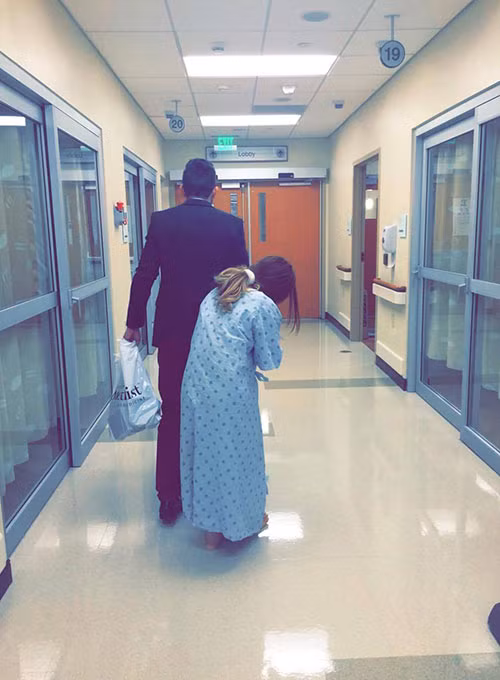 Mike luôn theo sát bên Sam trong mọi việc để giúp đỡ cô, những lần hẹn đi khám với bác sĩ sản khoa Mike đều tận tình đưa vợ đi và kiên nhẫn ngồi chờ khám cùng vợ. Thời điểm vợ chuẩn bị vượt cạn cũng một tay Mike ân cần, chăm sóc Sam.