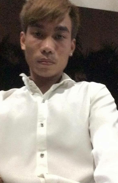 Theo như tìm hiểu, anh chàng trong câu chuyện tên thật là Hoan, sinh năm 1990. Chia sẻ về chuyến đi này, anh Hoan cho biết mình đã có dự định từ nhiều năm trước nhưng đến năm nay lại bất ngờ thay đổi và đi bằng xe đạp. Có thể vì muốn thử sức kiên trì và bền bỉ của mình, chàng thanh niên nay đã lựa chọn phương tiện đi lại thô sơ nhất, thay vì đi xe máy hoặc tàu.