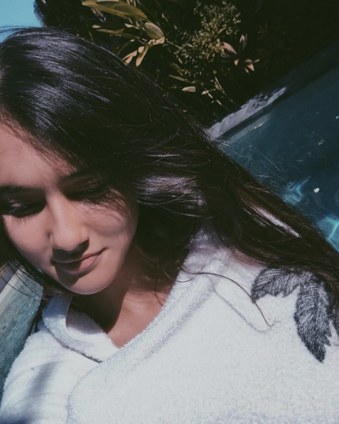 Với số đo 3 vòng cân đối, Laura Duyên khiến không ít đàn chị phải phát ghen với mình. Lợi thế về ngoại hình giúp cô bé lai 15 tuổi tự tin mặc nhiều trang phục khoe vẻ gợi cảm của thể như bikini, quần sort hoặc váy ngắn. Hiện tại, Instagram của cô nàng đã có hơn 6000 người theo dõi. Dự đoán con số này sẽ không thể nào dừng lại ở đó khi Laura Duyên vẫn đang trưởng thành, xinh đẹp hơn, quyến rũ hơn từng ngày.