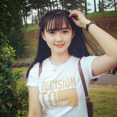 Trở thành nhân vật được cộng đồng mạng Việt quan tâm, nhưng cô giáo hot girl Nguyễn Như Linh lại tỏ ra rất khiêm tốn và tỏ ý né tránh. Liên lạc với Như Linh để có thêm các thông tin thú vị nhưng cô đã từ chối cung cấp thông tin và tiết lộ hiện tại đang muốn tập trung, dồn hết thời gian, công sức cho công việc và một số mục tiêu. Cô giáo trẻ không muốn bản thân bị ảnh hưởng bởi những câu chuyện trên mạng và hoàn toàn không muốn trở thành nhân vật được quá nhiều người chú ý.