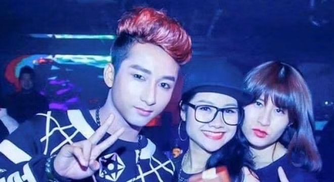 Các hình ảnh mới nhất của Viễn Thiện thường xuyên được cập nhật trên trang cá nhân của anh thu hút được hàng nghìn lượt like. Tuy nhiên, người khen khá ít, thay vào đó là những lời chê bai, phỉ báng của fan Sơn Tùng thì ngày càng tăng lên.