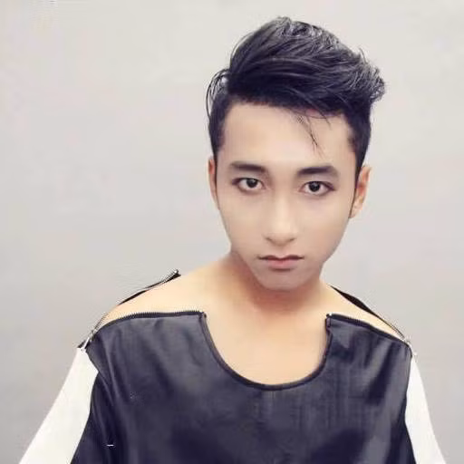 Bẵng đi một thời gian, người ta bỗng bất ngờ khi chứng kiến gương mặt và phong cách ăn mặc hiện tại của Viễn Thiện đã thay đổi nhanh chóng mặt. Ghép ảnh Viễn Thiện và Sơn Tùng MTP cạnh nhau, thật khó lòng mà phát hiện đâu là bản sao, đâu là bản thật.