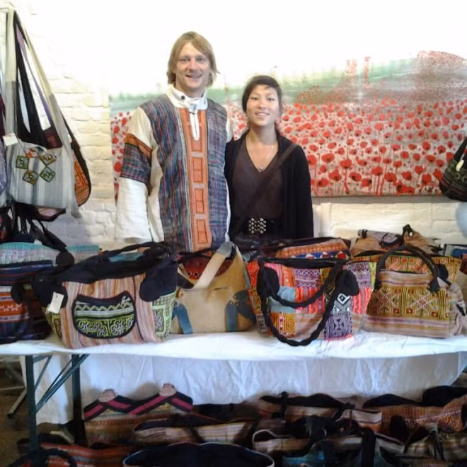 Tuy nhiên, cũng không thể phủ nhận rằng dường như có một sức hút kỳ lạ của những cô gái người dân tộc của Việt Nam với những vị khách du lịch trẻ tuổi người nước ngoài. Theo một số trang tin của Lào Cai, ngoài Lò Thị Mai thì còn không ít cô gái người dân tộc H’Mông, dân tộc Dao khác cũng được những anh chàng người nước ngoài cảm mến và cưới làm vợ.