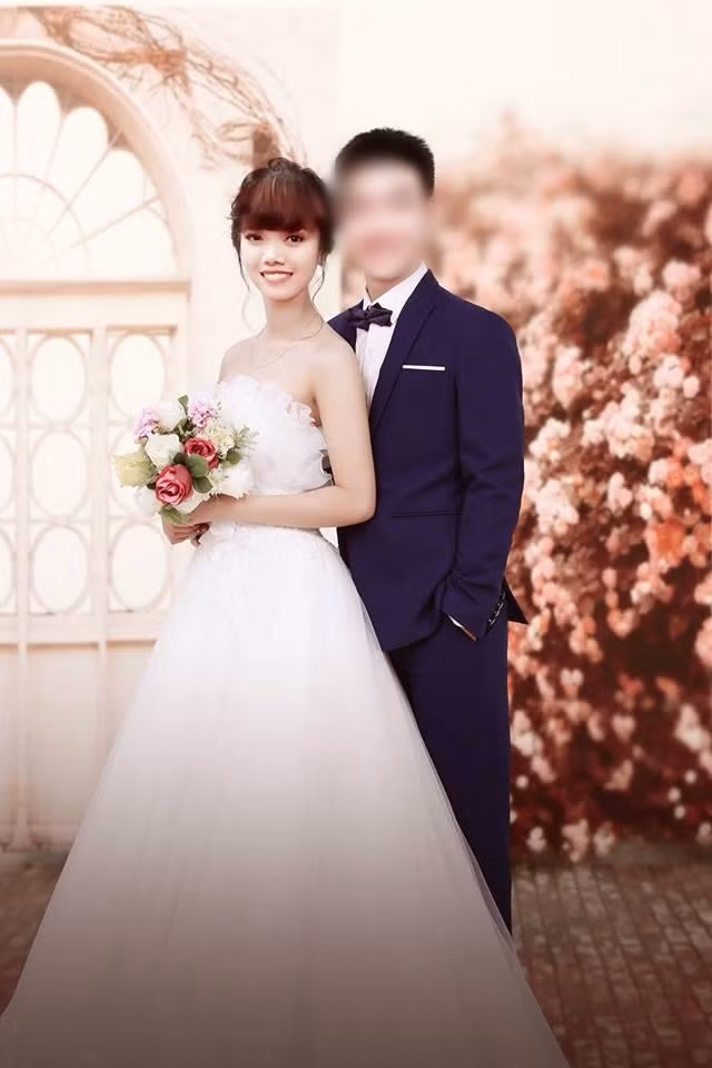 Ở độ tuổi vừa tròn 18 tuổi, quyết định làm mẹ đơn thân một mình và tình nguyện chăm sóc bố mẹ chồng thay chồng đã mất của Thư Anh khiến nhiều người khâm phục.