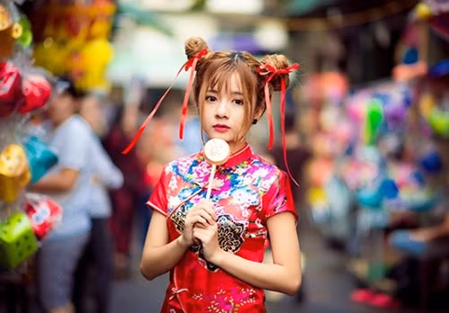 Nguyễn Hồ Thanh Nhã, cô bạn nữ sinh trường Đại học Nguyễn Tất Thành sinh năm 1994 đang thu hút được sự quan tâm đông đảo của giới trẻ Sài Thành với vai trò của một người mẫu ảnh. Mới đây, Thanh Nhã được mọi người yêu mến đặt cho biệt danh hot girl Na Tra trong bộ ảnh đón Trung Thu 2016.