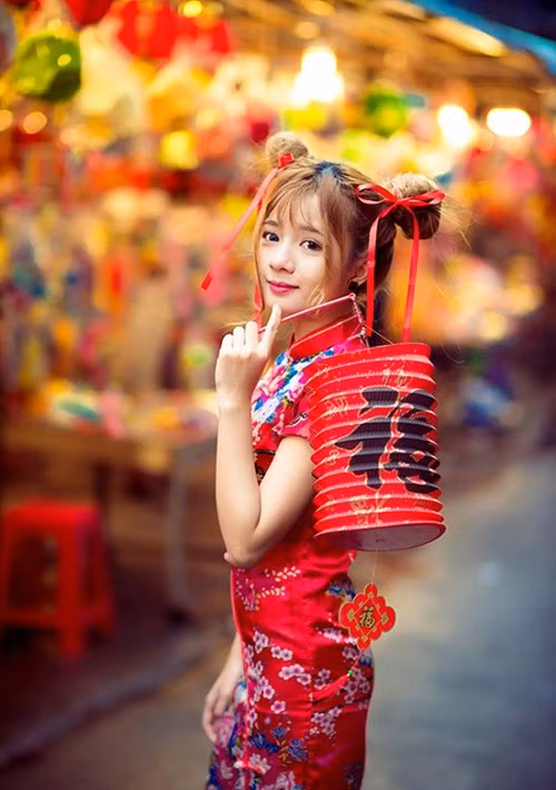 Thời điểm trước đây, tên tuổi của Thanh Nhã cũng đã từng xuất hiện trên nhiều mặt báo với hình tượng cô nàng hot girl 9X có gương mặt trẻ thơ, ngọt ngào. Hiện trang cá nhân của Thanh Nhã cũng đã có khoảng hơn 10 nghìn người theo dõi.