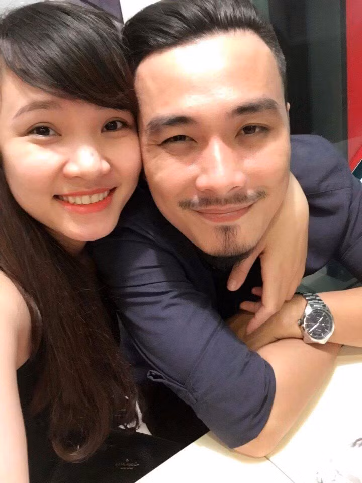 Giữ nguyên tính chất bất ngờ và "đột phá" về mặt ý tưởng trong màn cầu hôn của mình, Đăng Lực tiết lộ, anh không hề chuẩn bị quá nhiều trước khi cầu hôn Trâm Anh. Màn cầu hôn được diễn ra vào hôm 4/9 khi hai người đến dự đám cưới của một cô bạn thân. Đến màn tung hoa, Đăng Lực đã xin hoa của cô dâu để thực hiện ý tưởng cầu hôn được anh nghĩ ra chỉ trước đó vài ngày.