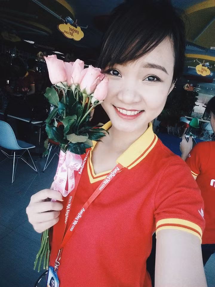 Bùi Nguyễn Trâm Anh tiết lộ, khi được Đăng Lực cầu hôn bất ngờ như vậy, cô đã như "chết đứng", "đơ toàn phần", không biết nói và làm gì hơn ngoài gật đầu và ôm lấy người yêu. Đã gắn bó với nhau được 3 năm, có ý định và đã chuẩn bị lập thành gia đình nhỏ, nhưng bản thân Trâm Anh cho biết cô không thể nào nghĩ rằng mình lại được cầu hôn theo cách bất ngờ, lãng mạn và ngọt ngào đến vậy.