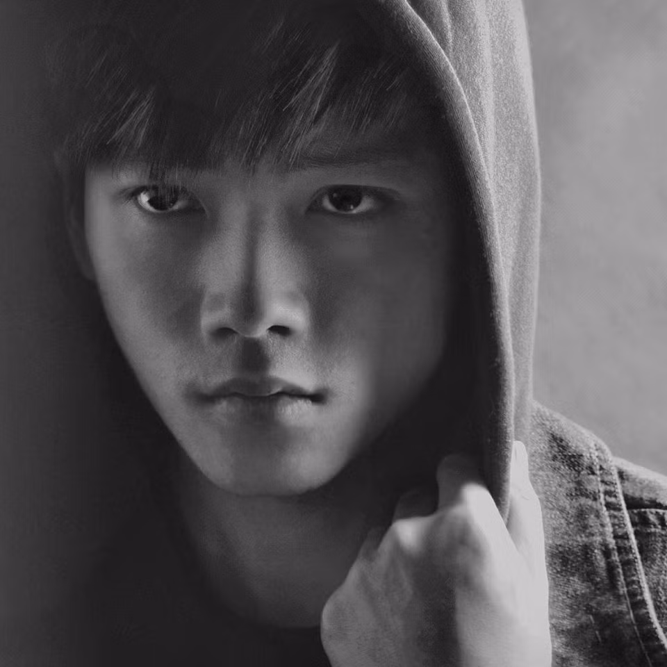 Chris Khoa là người mẫu gốc Việt đầu tiên của Abercrombie and Fitch, từng được rất nhiều nhãn hàng săn đón, mời làm đại diện về mặt hình ảnh. Tuy nhiên, theo tiết lộ mới nhất của chàng soái ca gốc Việt này thì thời gian tới cậu sẽ rút khỏi ngành thời trang để tập trung toàn lực cho công việc trong công ty quản lý tiền tệ. Ảnh trong bài: Facebook nhân vật. 