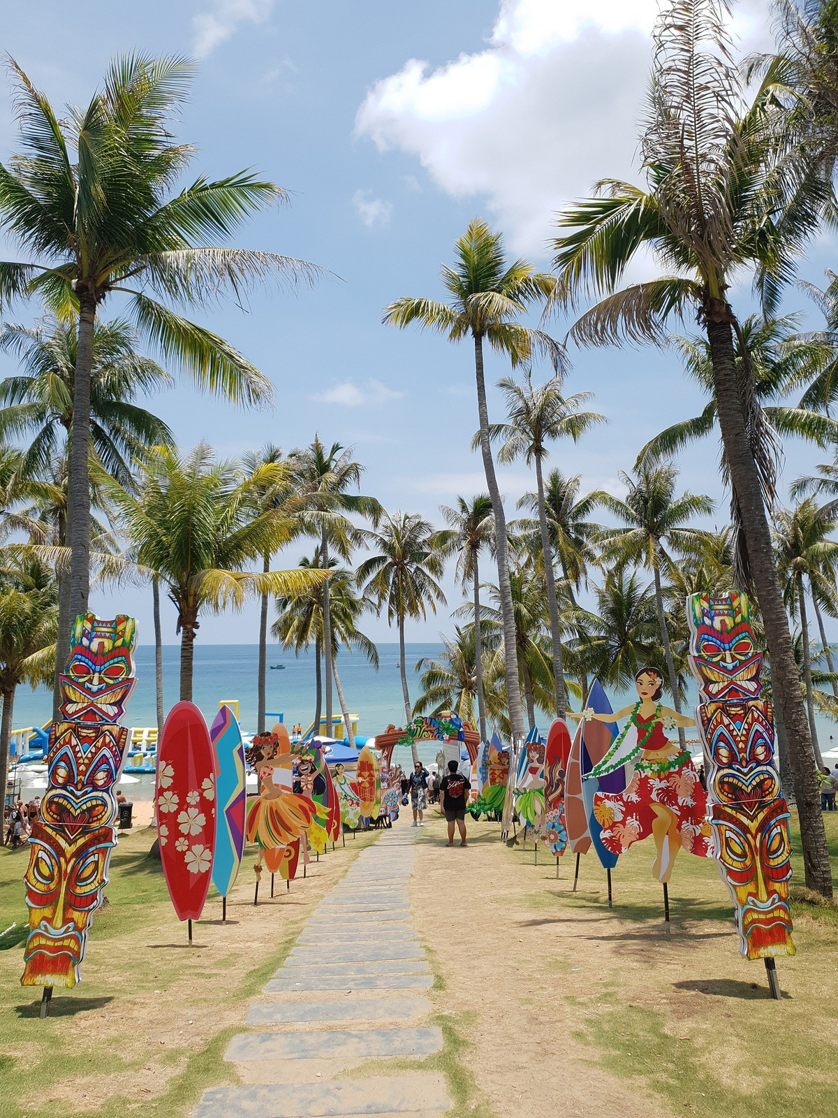 Chao he day hung khoi voi nhung vu dieu Hawaii soi dong tai Hon Thom-Hinh-4