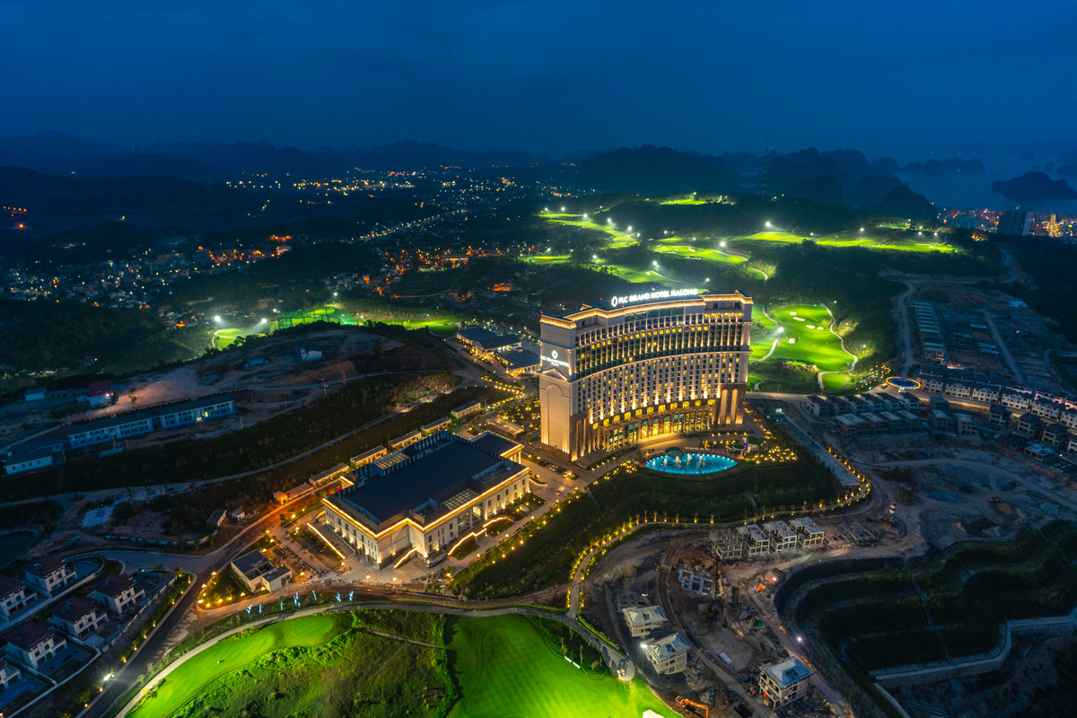 Hao huc cho don trinh dien phao hoa an tuong tai Carnaval Ha Long 2019-Hinh-2