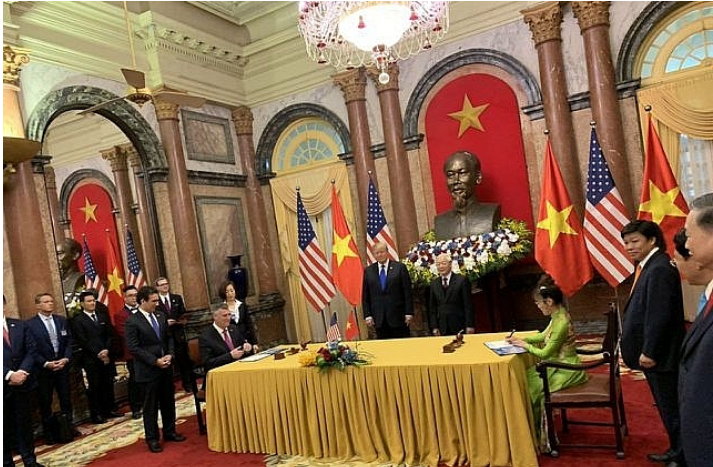 Vietjet mua 100 may bay voi Boeing va bao duong dong co voi General Electric