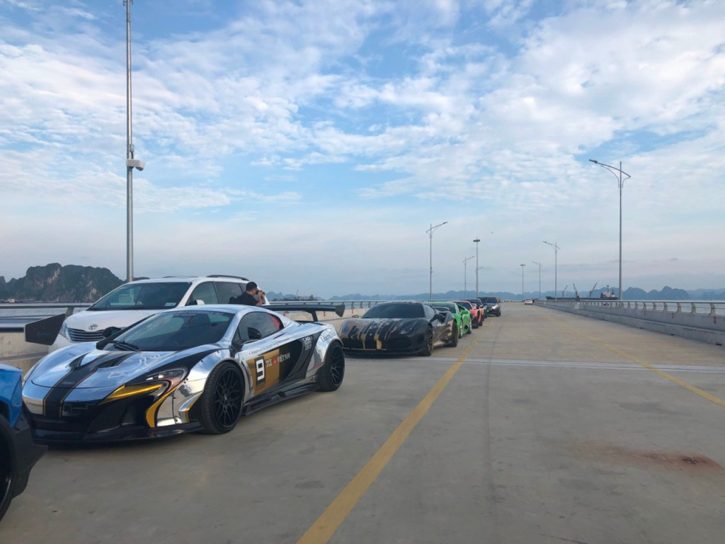 Không chỉ là điểm dừng chân của các đoàn siêu xe, Cảng tàu khách quốc tế Hạ Long được biết tới là cảng tàu khách du lịch chuyên biệt duy nhất tại Việt Nam. 