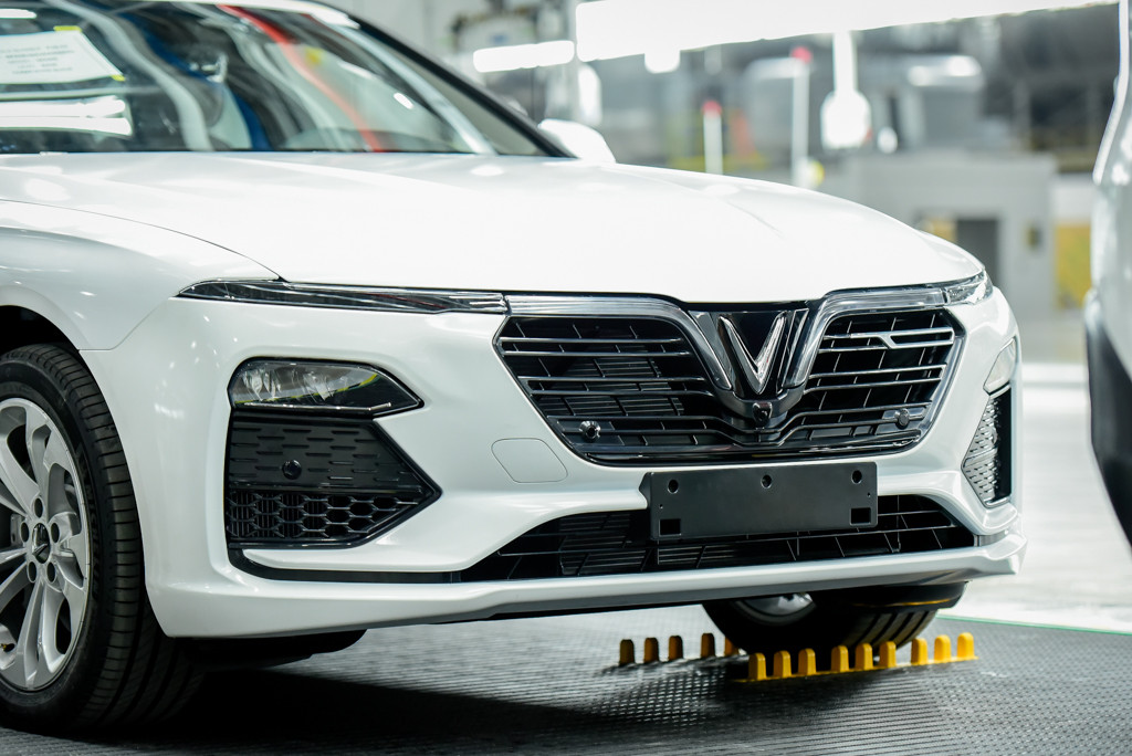 VinFast dua 155 o to Lux ra nuoc ngoai kiem thu-Hinh-4