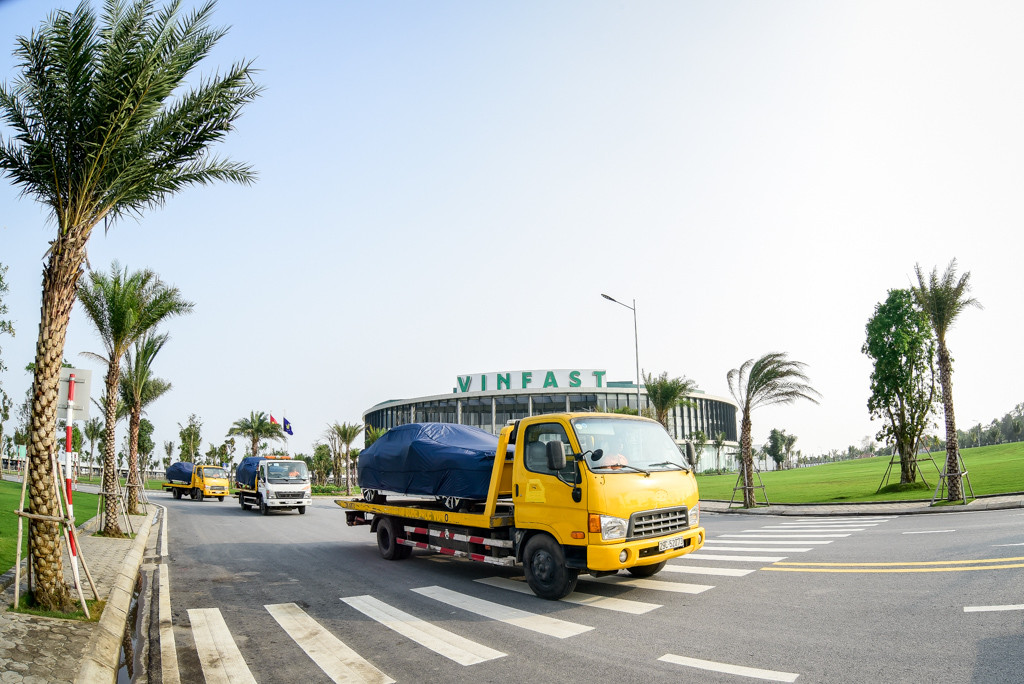 VinFast dua 155 o to Lux ra nuoc ngoai kiem thu-Hinh-5