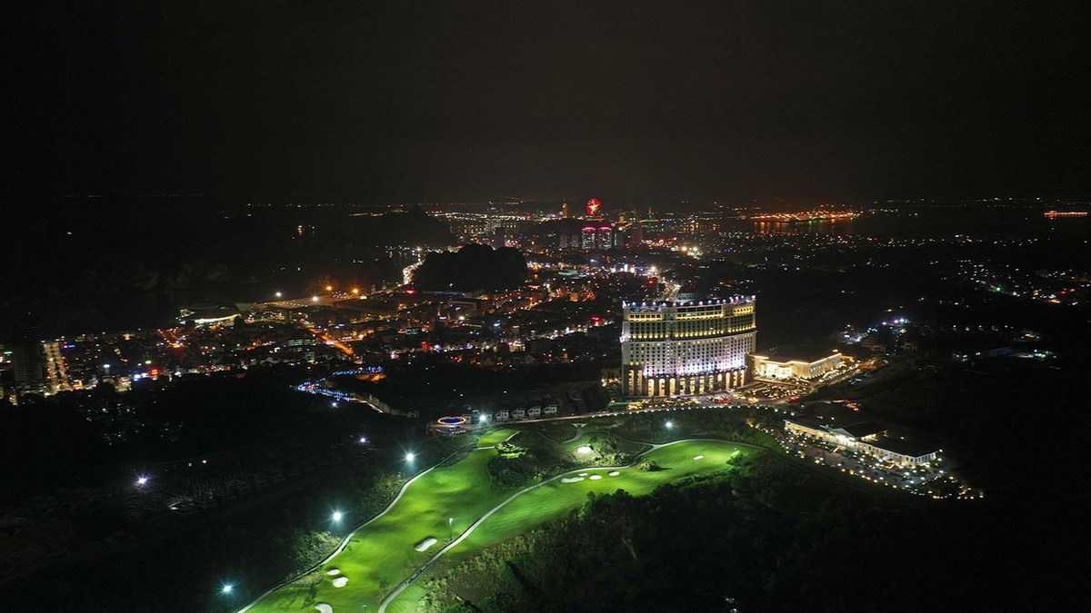 Roadshow FLC Hạ Long 2019 chào hè ấn tượng tại “miền đất hứa” - Hình 7 Roadshow FLC Ha Long 2019 chao he an tuong tai “mien dat hua”-Hinh-7