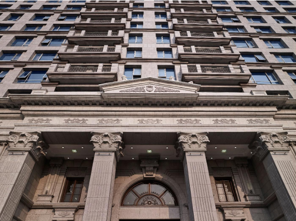 D'. Palais Louis: Hoac la hoan my, hoac la khong gi ca