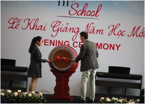 Giao vien quoc te thich thu voi le khai giang tai TH School-Hinh-8