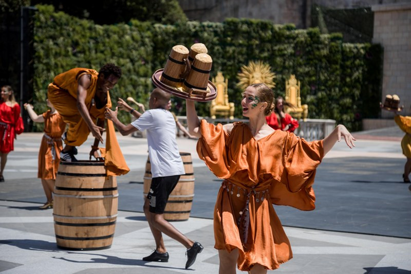 Ben trong show dien 100 ty dong Vu hoi anh duong tai Ba Na Hills-Hinh-4