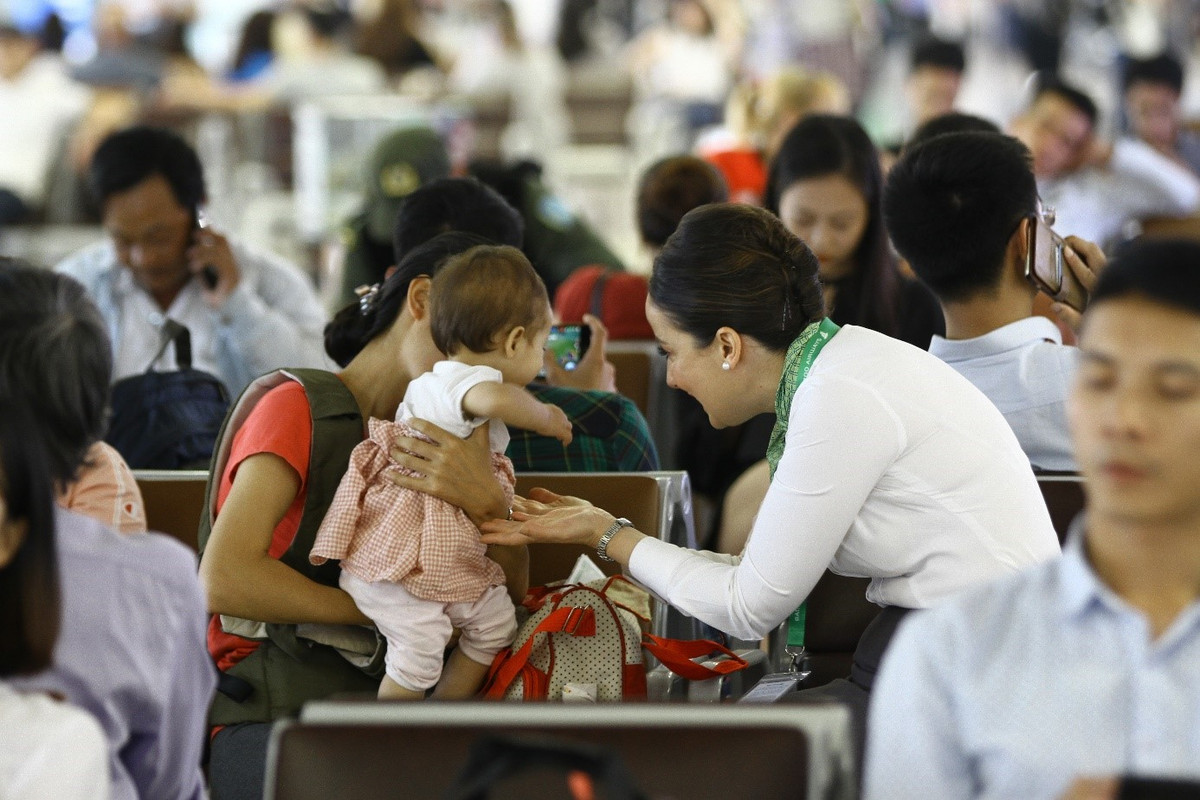 Nhung hinh anh dep am long cua “Phi doan hanh phuc” Bamboo Airways-Hinh-7