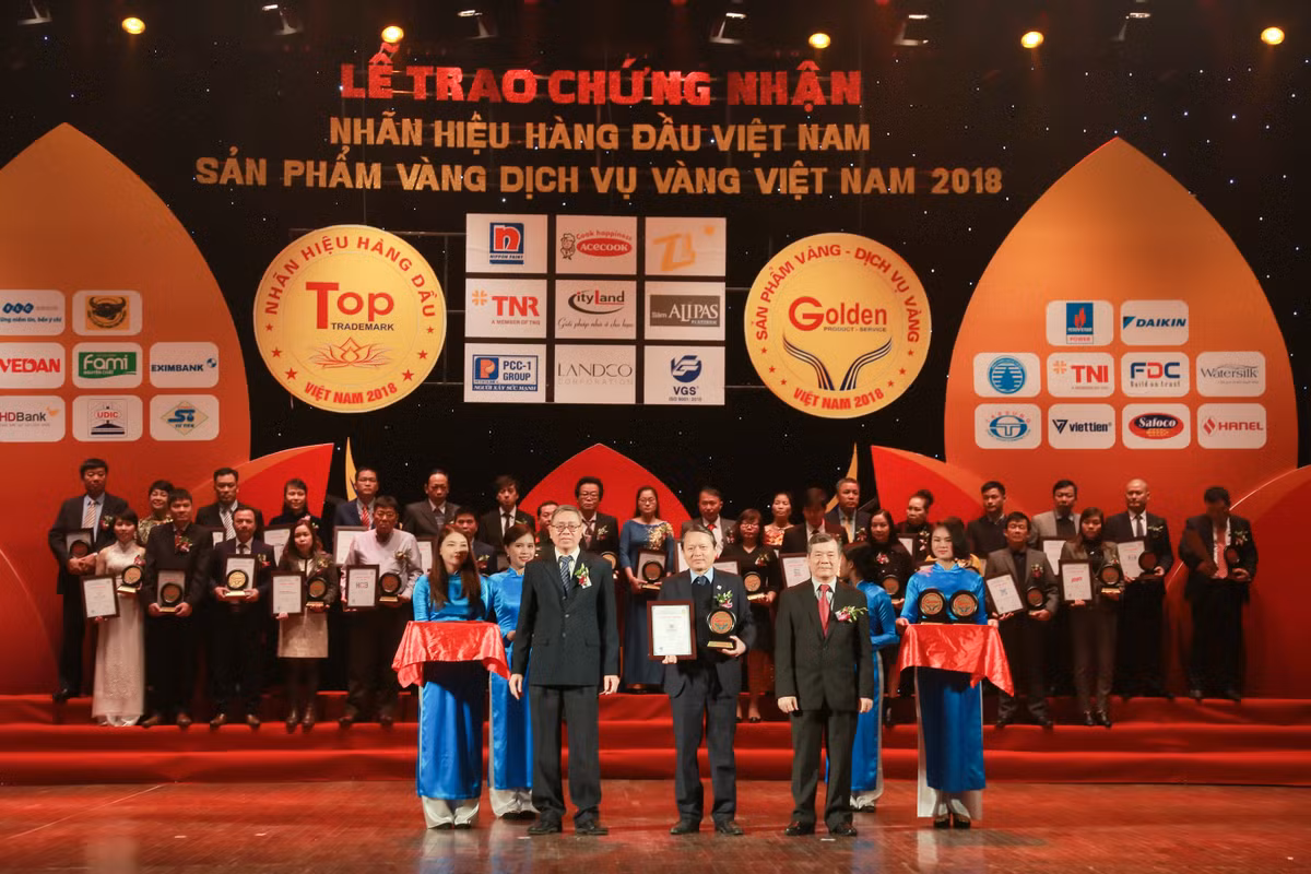 Van Phu – Invest duoc vinh danh tai Top 50 “Nhan hieu hang dau Viet Nam”-Hinh-3