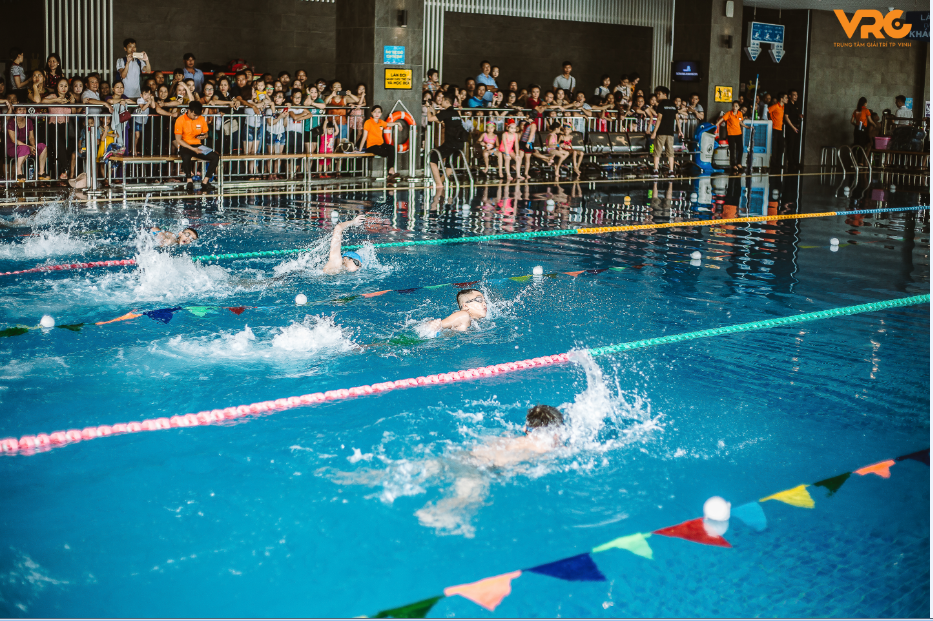 Nghe An: “Kinh ngu” nhi hao huc cho don Giai boi trong nha lon nhat nam-Hinh-4