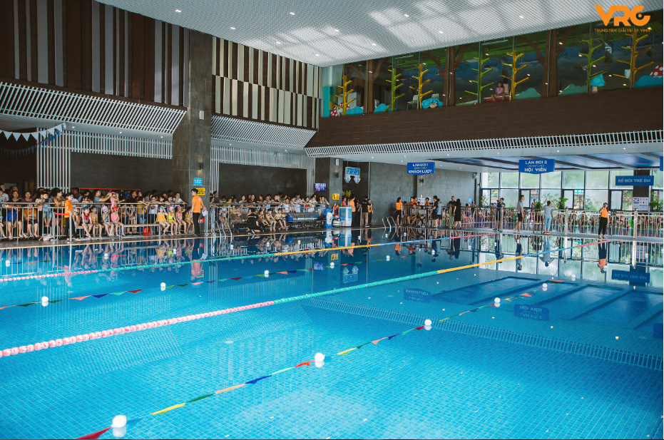 Nghe An: “Kinh ngu” nhi hao huc cho don Giai boi trong nha lon nhat nam-Hinh-2