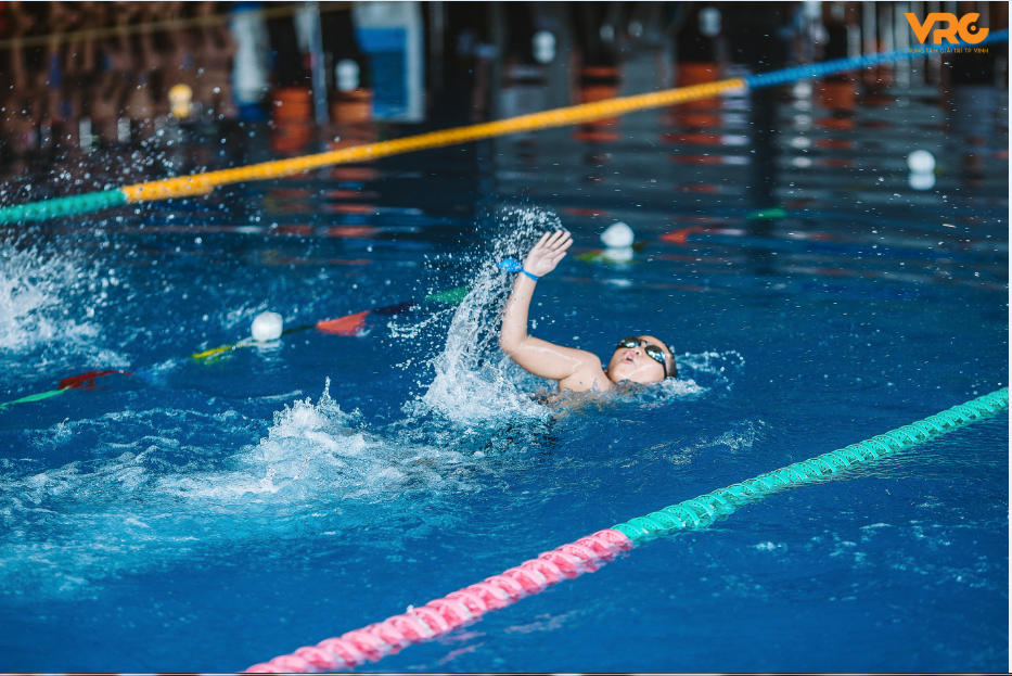 Nghe An: “Kinh ngu” nhi hao huc cho don Giai boi trong nha lon nhat nam-Hinh-5