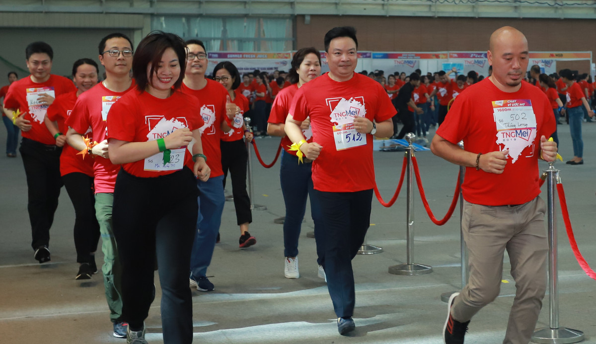 CBNV TNG Holdings Vietnam gay quy xay truong cho tre em vung cao-Hinh-2