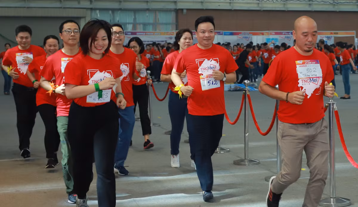 CBNV TNG Holdings Vietnam gay quy xay truong cho tre em vung cao-Hinh-2