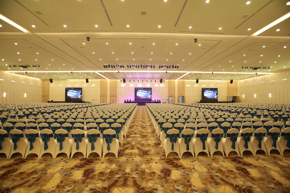 Kham pha trung tam hoi nghi - yen tiec lon nhat Viet Nam-Hinh-2