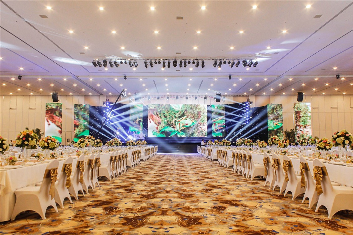 Kham pha trung tam hoi nghi - yen tiec lon nhat Viet Nam