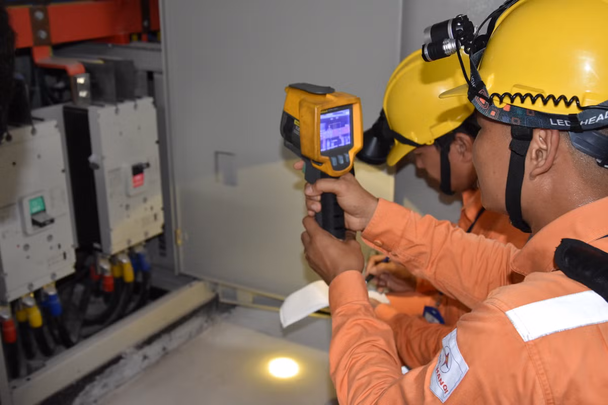 Thoi tiet nang gat, luong dien tieu thu o Thu do tang dot bien