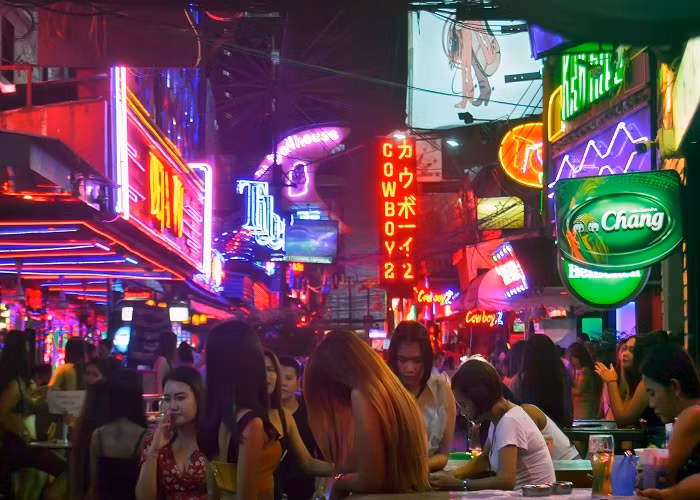 Thay gi tu nen kinh te duoi anh den neon cua Thai Lan, Trung Quoc?