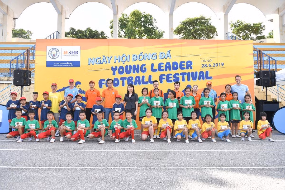Young Leader SHB va Manchester City cung chap canh uoc mo tre em VN