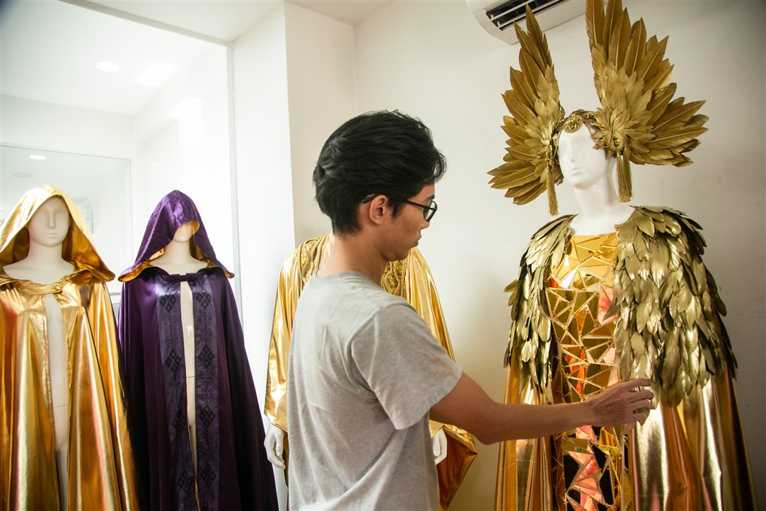 Trang phuc cho show nghe thuat Vu Hoi Anh Duong duoc lam cau ky ra sao?-Hinh-2