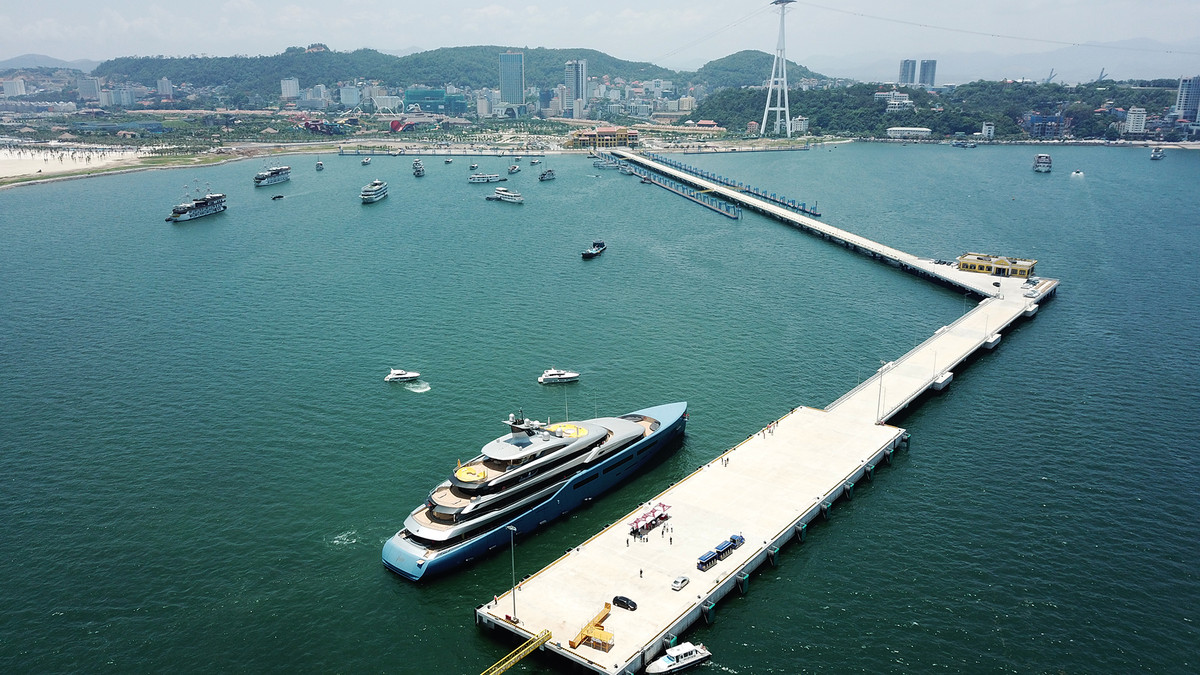 Don dong khach hang sang, “du lich mua sam” se bung no o Ha Long