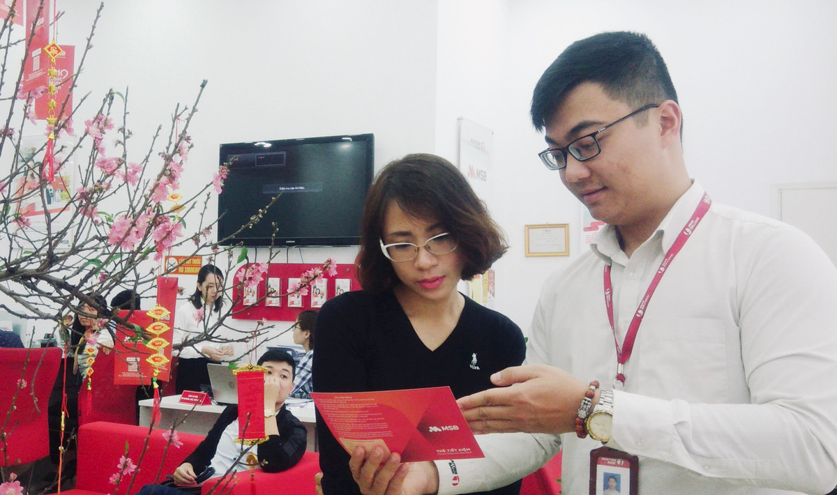 Khach hang gui tiet kiem lien tiep nhan loc Xuan tu chuong trinh uu dai Tet MSB-Hinh-3