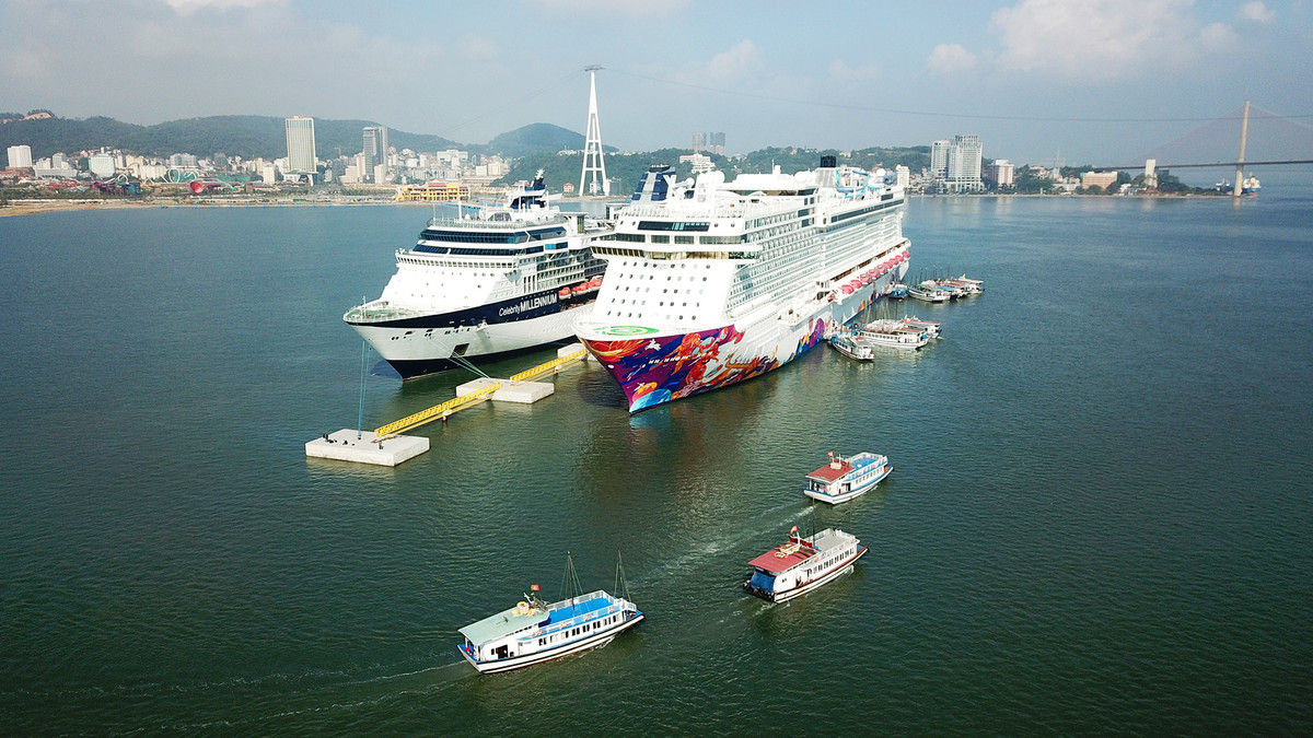 Thay gi tu cang tau khach quoc te chuyen biet dau tien cua Viet Nam?-Hinh-2