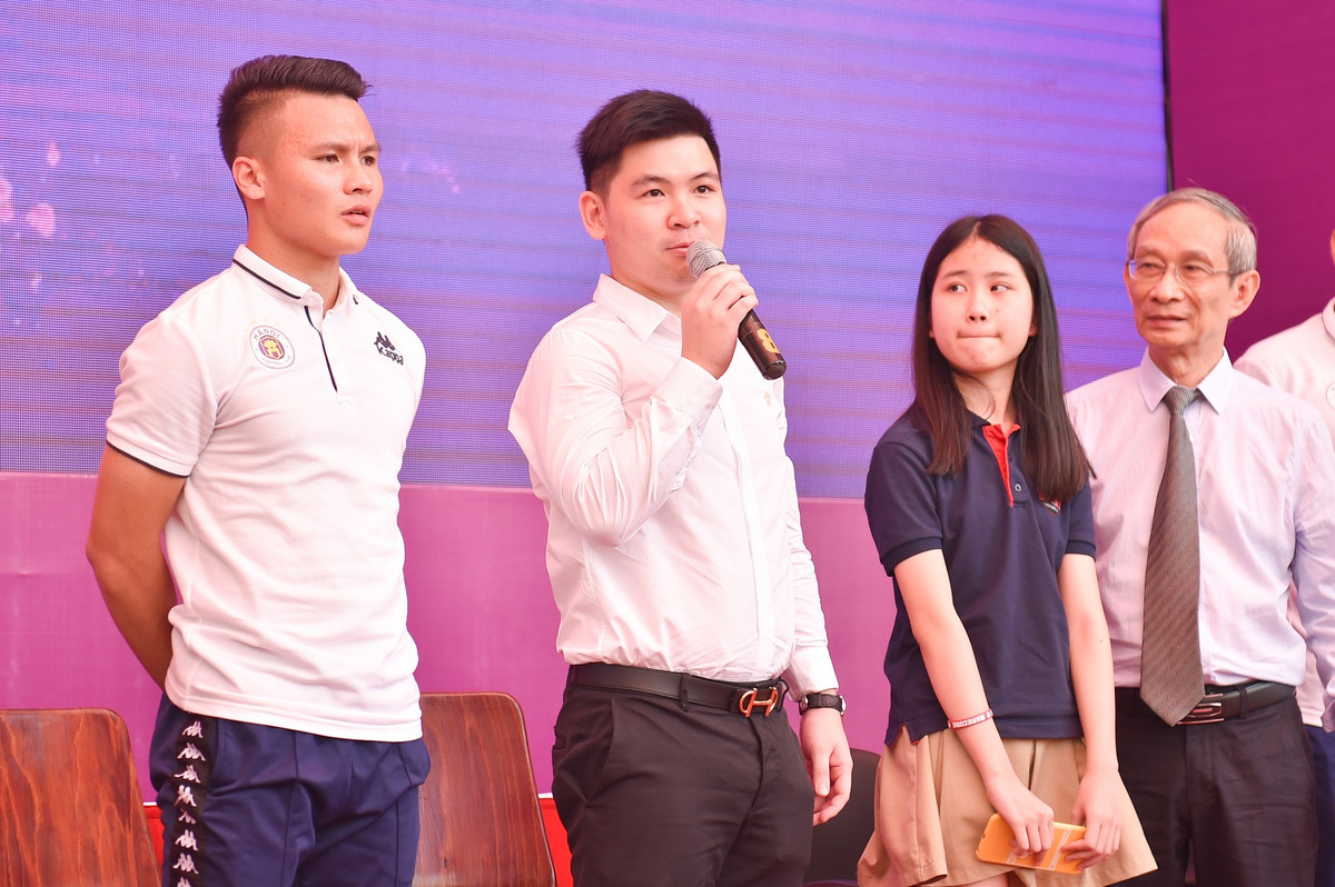 Duy Manh duoc fan to chuc sinh nhat o truong Marie Curie-Hinh-3