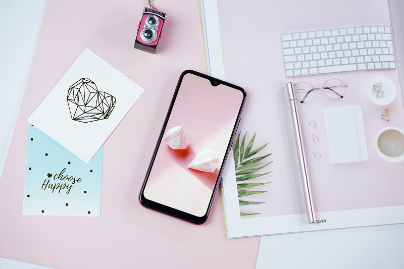 Từ ngày 19/9: Vsmart áp dụng chương trình đặt hàng trước, tặng phần quà pre-order cho những khách hàng đầu tiên đặt mua Vsmart Joy 2+ phiên bản 2GB RAM tại các cửa hàng bán lẻ thuộc hệ thống VinPro, Viễn Thông A, Thế giới di động, FPT Shops, Viettel Store, Nguyễn Kim, Cellphone S… 