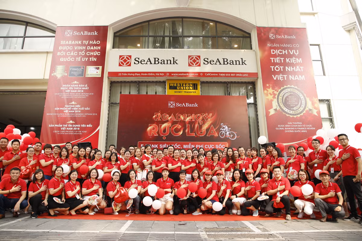 Ngan hang roadshow huong ung khong dung tien mat va mien phi chuyen tien-Hinh-2