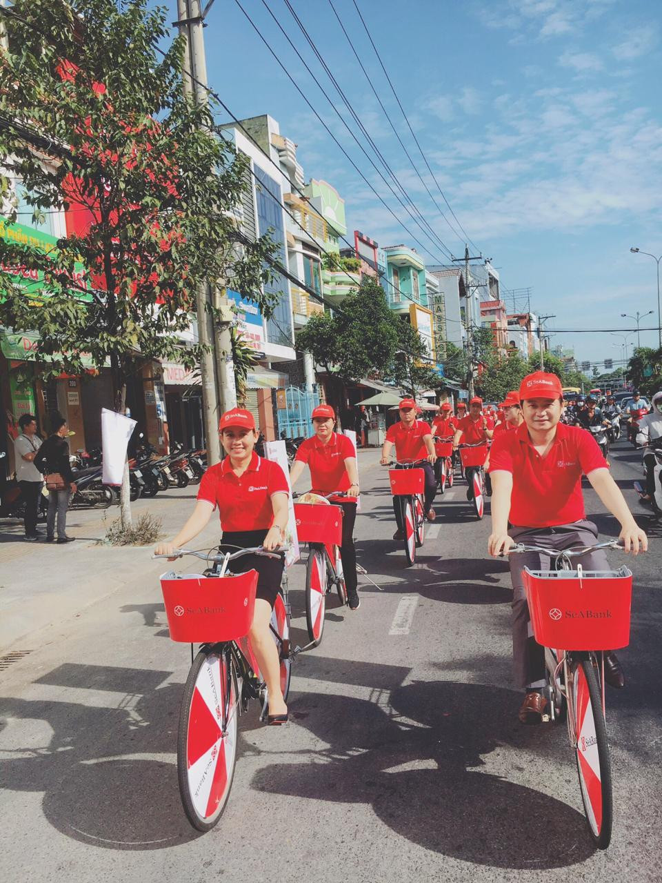 Ngan hang roadshow huong ung khong dung tien mat va mien phi chuyen tien-Hinh-7