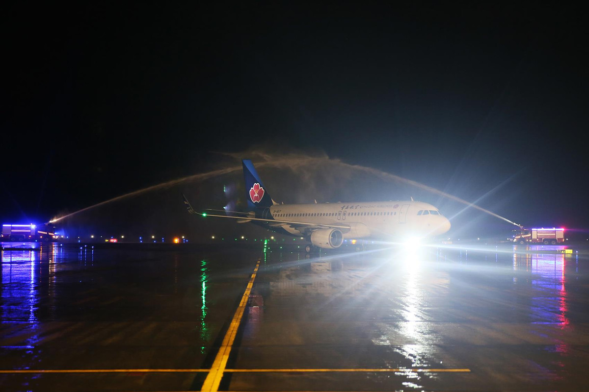 Cang hang khong quoc te Van Don mo them duong bay tu Ho Nam