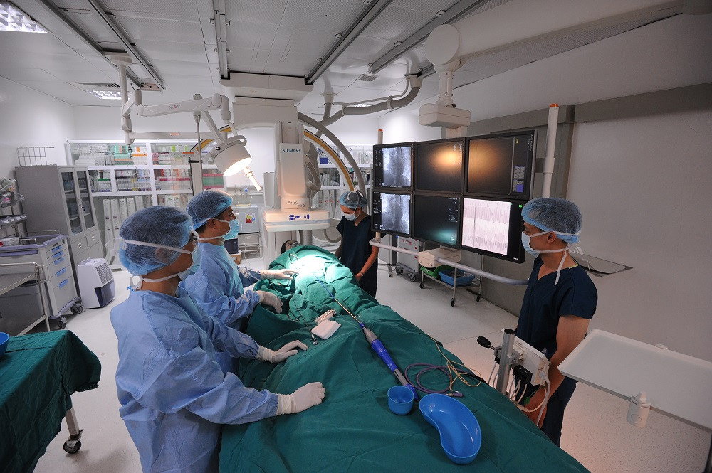 Giao su My ly giai vi sao bac si Viet khong can hoc “tu thap len cao“-Hinh-2